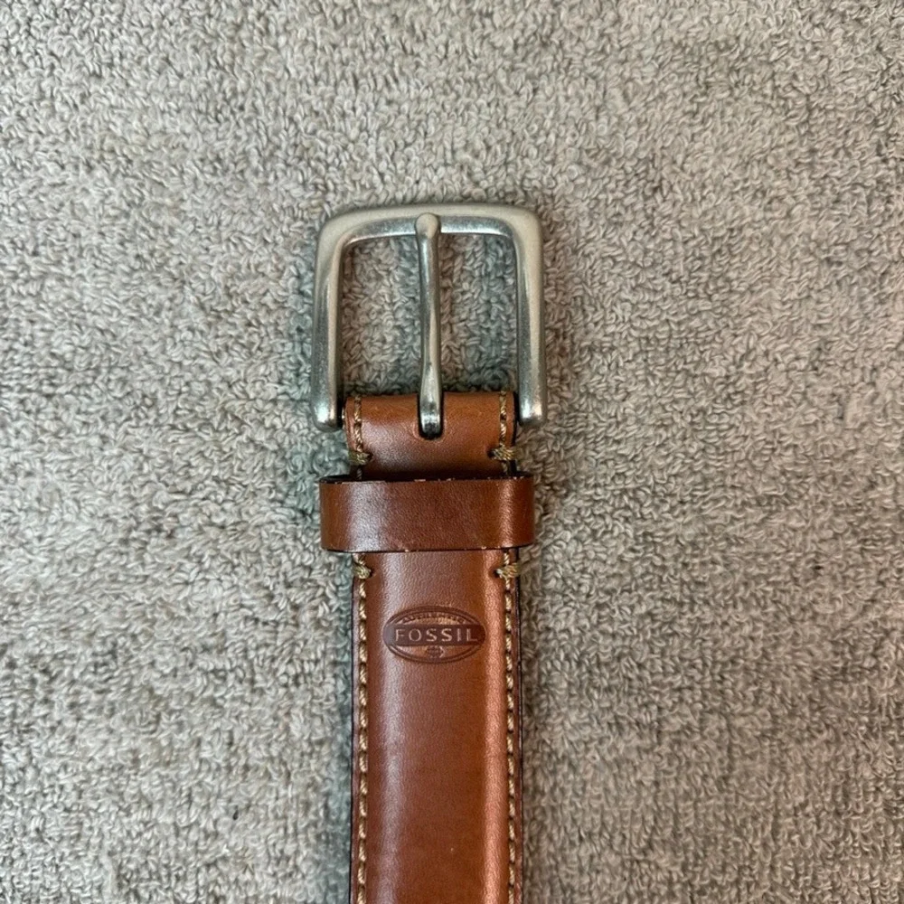 Fossil Mens Brown Leather Belt Size 44 MB1255 200 Contrast Stitch Silver Buckle